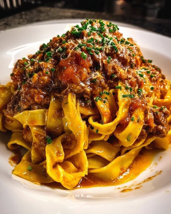 Creamy Beef Bolognese Fettuccine with Garlic Butter and Mozzarella