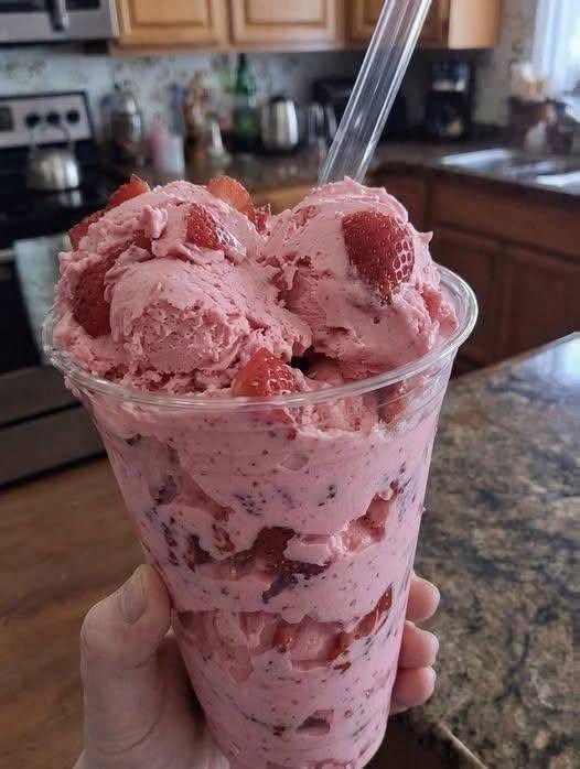 Weight Watchers Creamy Strawberry Fluff Dessert